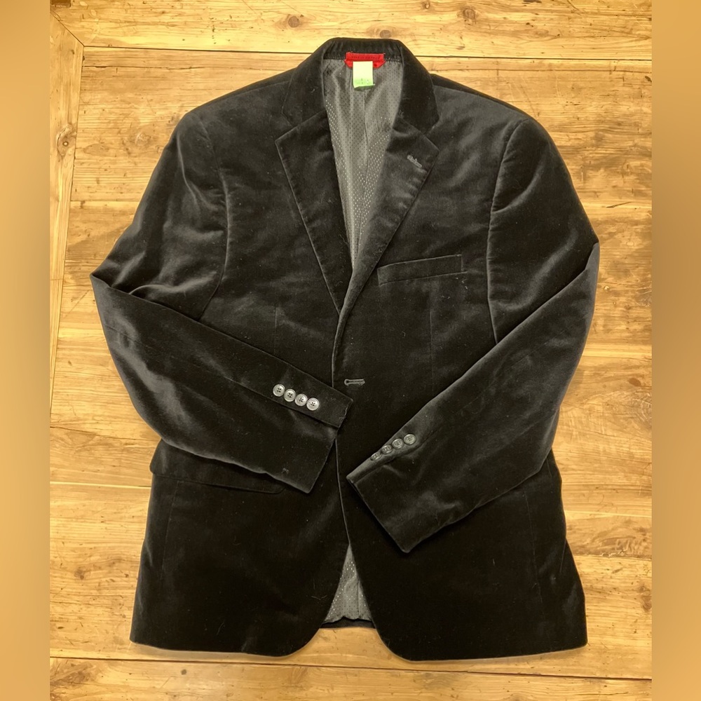 Black velvet men’s sport coat. 38S.